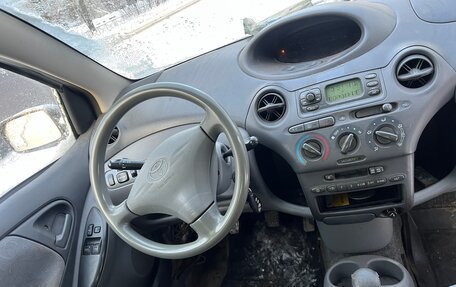 Toyota Yaris I рестайлинг, 2001 год, 170 000 рублей, 13 фотография