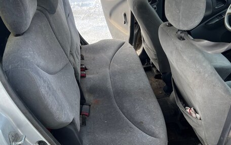 Toyota Yaris I рестайлинг, 2001 год, 170 000 рублей, 12 фотография