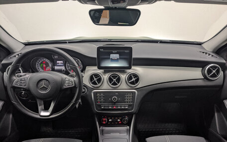 Mercedes-Benz GLA, 2015 год, 1 900 000 рублей, 14 фотография