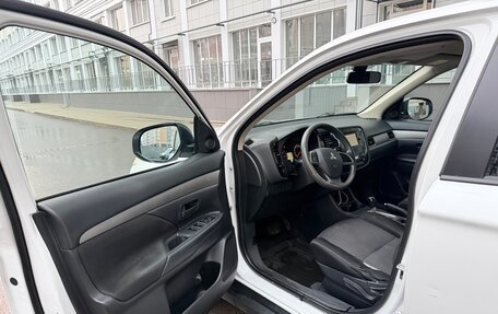 Mitsubishi Outlander III рестайлинг 3, 2012 год, 1 000 000 рублей, 15 фотография