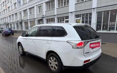Mitsubishi Outlander III рестайлинг 3, 2012 год, 1 000 000 рублей, 10 фотография