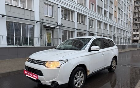 Mitsubishi Outlander III рестайлинг 3, 2012 год, 1 000 000 рублей, 9 фотография