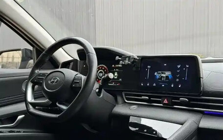 Hyundai Elantra, 2022 год, 1 680 000 рублей, 4 фотография