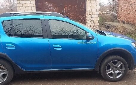 Renault Sandero II рестайлинг, 2015 год, 900 000 рублей, 2 фотография