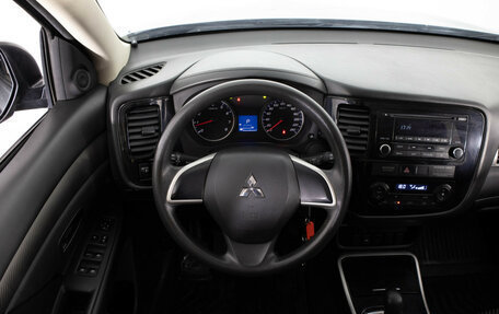 Mitsubishi Outlander III рестайлинг 3, 2018 год, 1 649 000 рублей, 10 фотография