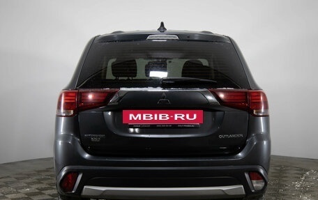 Mitsubishi Outlander III рестайлинг 3, 2018 год, 1 649 000 рублей, 6 фотография