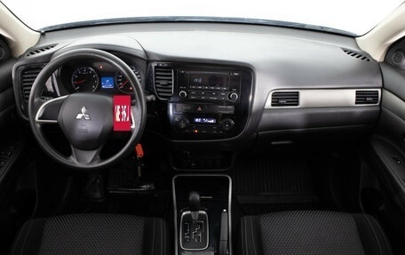 Mitsubishi Outlander III рестайлинг 3, 2018 год, 1 649 000 рублей, 9 фотография