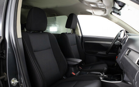 Mitsubishi Outlander III рестайлинг 3, 2018 год, 1 649 000 рублей, 16 фотография