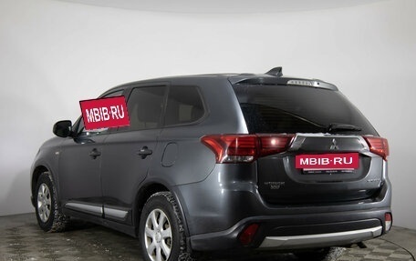 Mitsubishi Outlander III рестайлинг 3, 2018 год, 1 649 000 рублей, 7 фотография