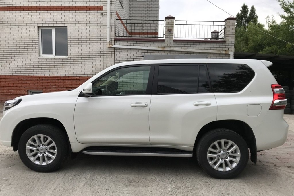 Toyota Land Cruiser Prado 150 рестайлинг, 2017 год, 900 000 рублей, 3 фотография