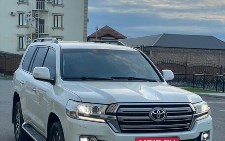 Toyota Land Cruiser 200, 2018 год, 8 000 000 рублей, 3 фотография
