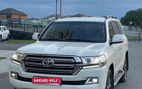 Toyota Land Cruiser 200, 2018 год, 8 000 000 рублей, 2 фотография