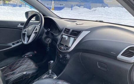 Hyundai Solaris II рестайлинг, 2011 год, 650 000 рублей, 21 фотография