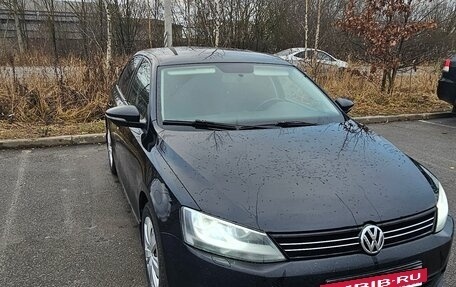 Volkswagen Jetta VI, 2013 год, 1 000 000 рублей, 2 фотография