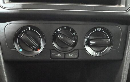 Volkswagen Polo VI (EU Market), 2015 год, 900 000 рублей, 17 фотография