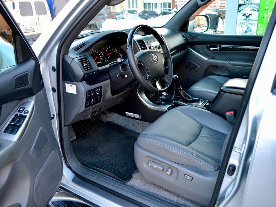 Toyota Land Cruiser Prado 120 рестайлинг, 2009 год, 440 000 рублей, 6 фотография