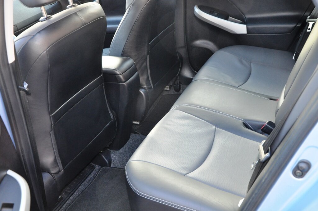 Toyota Prius XW30 рестайлинг, 2015 год, 270 000 рублей, 5 фотография