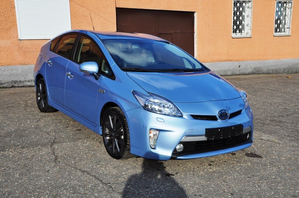 Toyota Prius XW30 рестайлинг, 2015 год, 270 000 рублей, 2 фотография