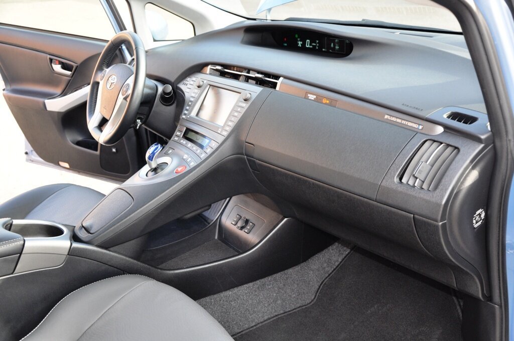 Toyota Prius XW30 рестайлинг, 2015 год, 270 000 рублей, 8 фотография