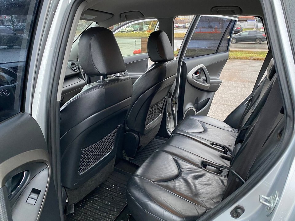 Toyota RAV4 CA30 рестайлинг, 2011 год, 250 000 рублей, 6 фотография