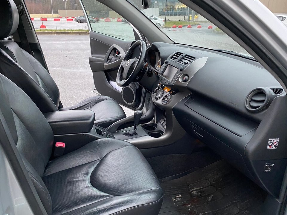 Toyota RAV4 CA30 рестайлинг, 2011 год, 250 000 рублей, 7 фотография