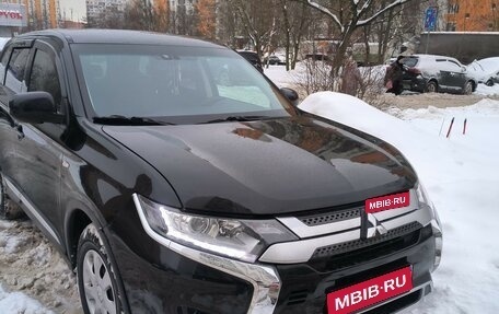 Mitsubishi Outlander III рестайлинг 3, 2019 год, 1 370 000 рублей, 1 фотография