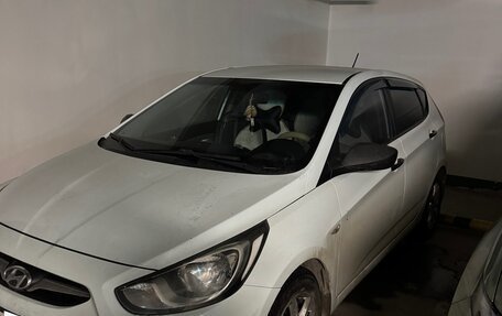 Hyundai Solaris II рестайлинг, 2012 год, 850 000 рублей, 3 фотография