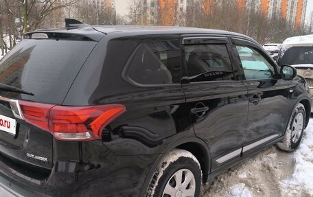 Mitsubishi Outlander III рестайлинг 3, 2019 год, 1 370 000 рублей, 3 фотография