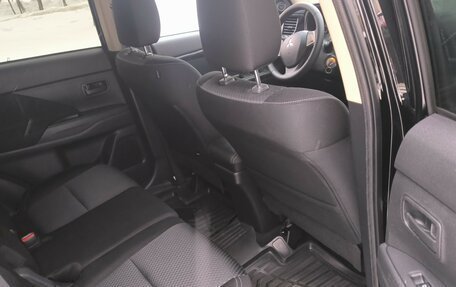 Mitsubishi Outlander III рестайлинг 3, 2019 год, 1 370 000 рублей, 8 фотография