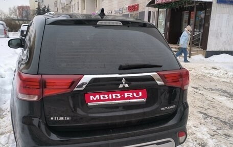 Mitsubishi Outlander III рестайлинг 3, 2019 год, 1 370 000 рублей, 4 фотография