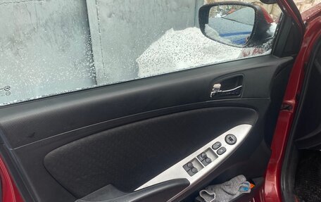 Hyundai Solaris II рестайлинг, 2013 год, 665 000 рублей, 6 фотография