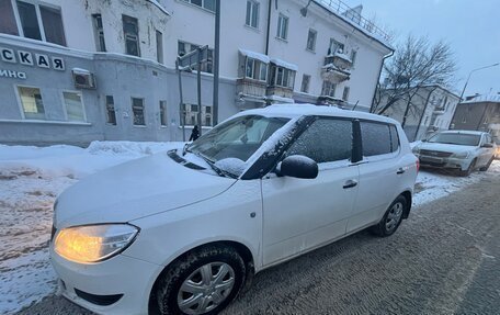 Skoda Fabia II, 2013 год, 700 000 рублей, 3 фотография