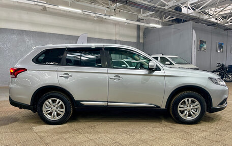 Mitsubishi Outlander III рестайлинг 3, 2019 год, 1 965 000 рублей, 4 фотография