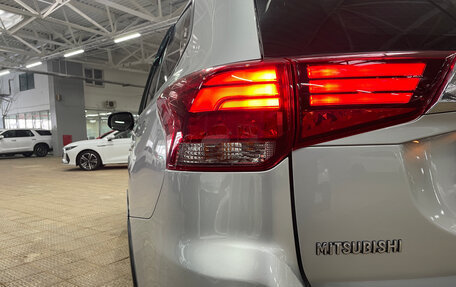 Mitsubishi Outlander III рестайлинг 3, 2019 год, 1 965 000 рублей, 7 фотография