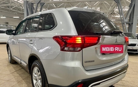 Mitsubishi Outlander III рестайлинг 3, 2019 год, 1 965 000 рублей, 9 фотография