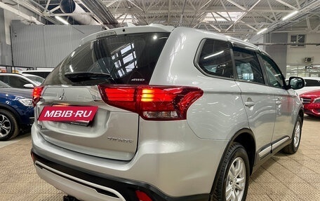 Mitsubishi Outlander III рестайлинг 3, 2019 год, 1 965 000 рублей, 5 фотография