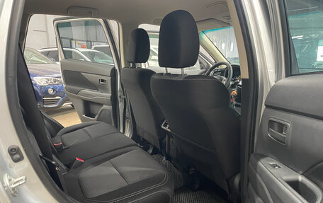 Mitsubishi Outlander III рестайлинг 3, 2019 год, 1 965 000 рублей, 30 фотография