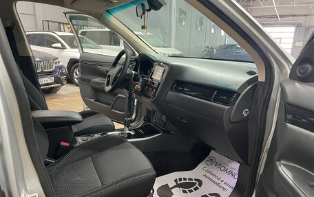 Mitsubishi Outlander III рестайлинг 3, 2019 год, 1 965 000 рублей, 31 фотография