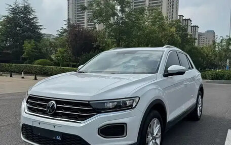 Volkswagen T-Roc I, 2022 год, 1 537 000 рублей, 2 фотография