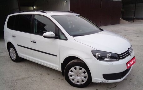 Volkswagen Touran III, 2014 год, 850 000 рублей, 1 фотография