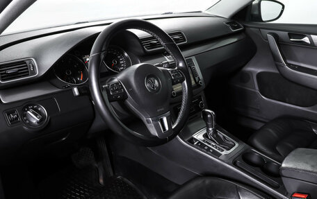 Volkswagen Passat B7, 2011 год, 1 049 000 рублей, 15 фотография