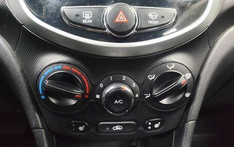 Hyundai Solaris II рестайлинг, 2012 год, 820 000 рублей, 18 фотография