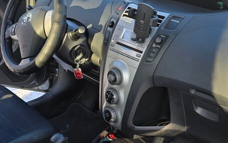 Toyota Yaris III рестайлинг, 2008 год, 798 000 рублей, 2 фотография