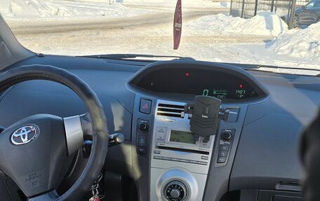 Toyota Yaris III рестайлинг, 2008 год, 798 000 рублей, 3 фотография