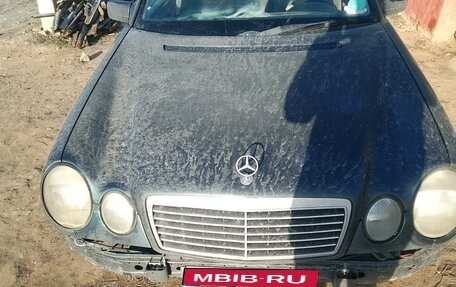 Mercedes-Benz E-Класс, 1998 год, 330 000 рублей, 1 фотография