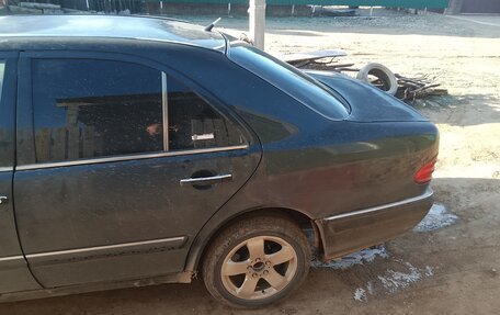 Mercedes-Benz E-Класс, 1998 год, 330 000 рублей, 5 фотография