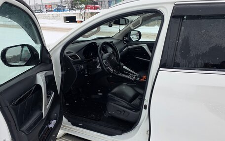 Mitsubishi Pajero Sport III рестайлинг, 2017 год, 2 450 000 рублей, 4 фотография