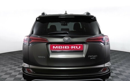 Toyota RAV4, 2017 год, 1 970 000 рублей, 6 фотография