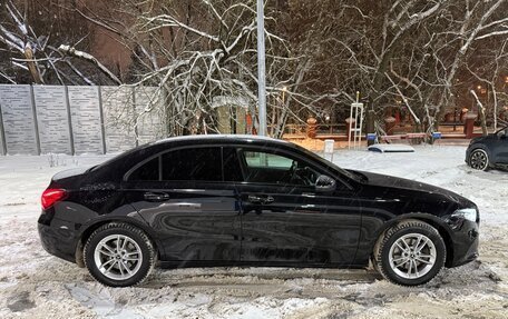 Mercedes-Benz A-Класс, 2019 год, 2 600 000 рублей, 4 фотография