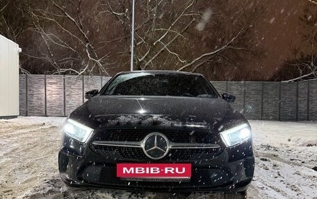 Mercedes-Benz A-Класс, 2019 год, 2 600 000 рублей, 2 фотография